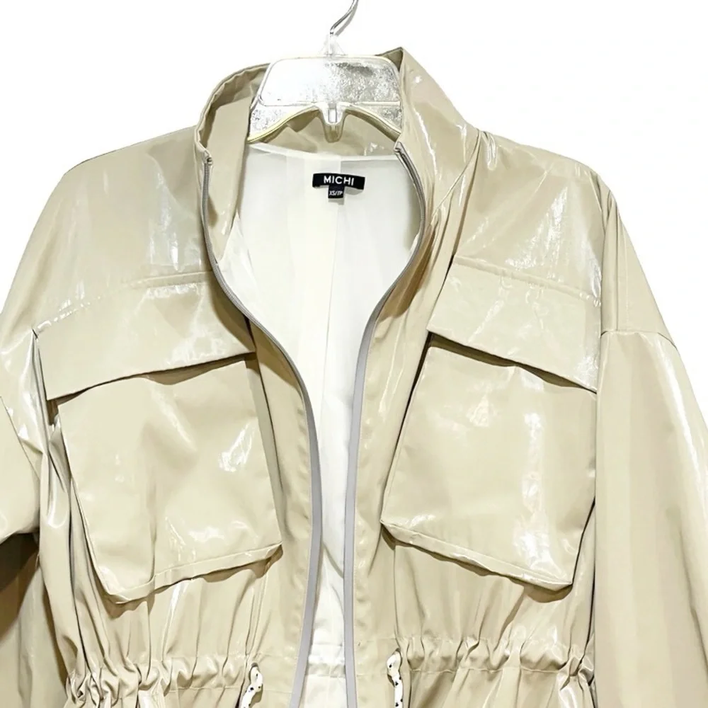 MICHI ARES GLOSS HIGH COLLAR UTILITY JACKET. LUXURY PERFORMANCE ATHLETIC WEAR. - Picture 8 of 16